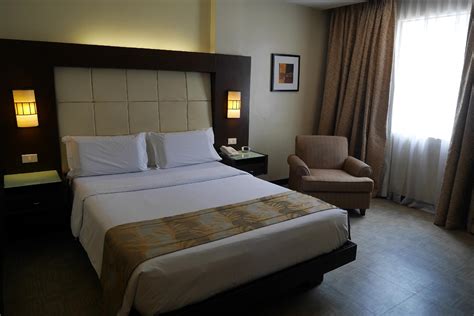 Rooms available at Circle Inn .
